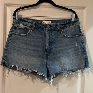 Abercrombie & Fitch "The Mom Short"